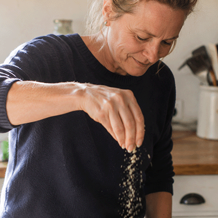 Seasoning food while cooking